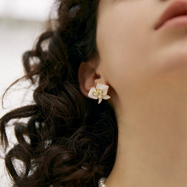 Design Sense Of High-end Temperament Retro Earrings - Image 3