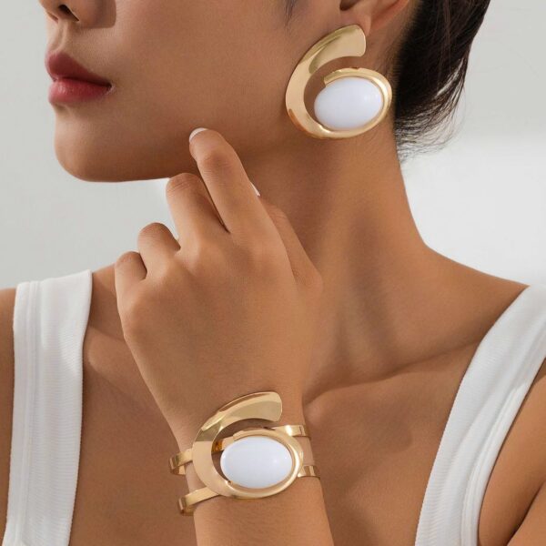 Exaggerated Geometric Trend Irregular Retro Circle Stud Earrings Bangle Women Jewelry Suit