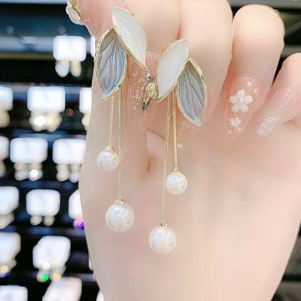 High-end Fashion 925 Silver Needle Autumn And Winter Leaves Pearl Tassel Earrings - Image 5