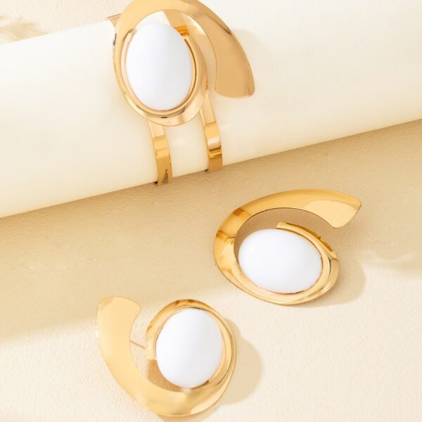 Exaggerated Geometric Trend Irregular Retro Circle Stud Earrings Bangle Women Jewelry Suit - Image 3