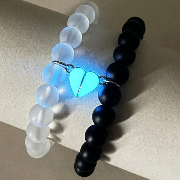 Fashion Jewelry 2pcs Handmade Crown Beaded Charms Bracelet Luminou Heart Glow In The Dark Couple Bracelet For Lover Men Women Fluorescent Gift - Image 5